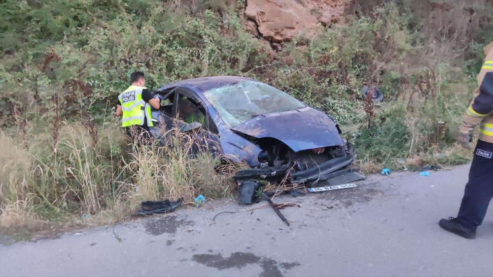 Bursa'da takla atan otomobildeki 2 kişi öldü