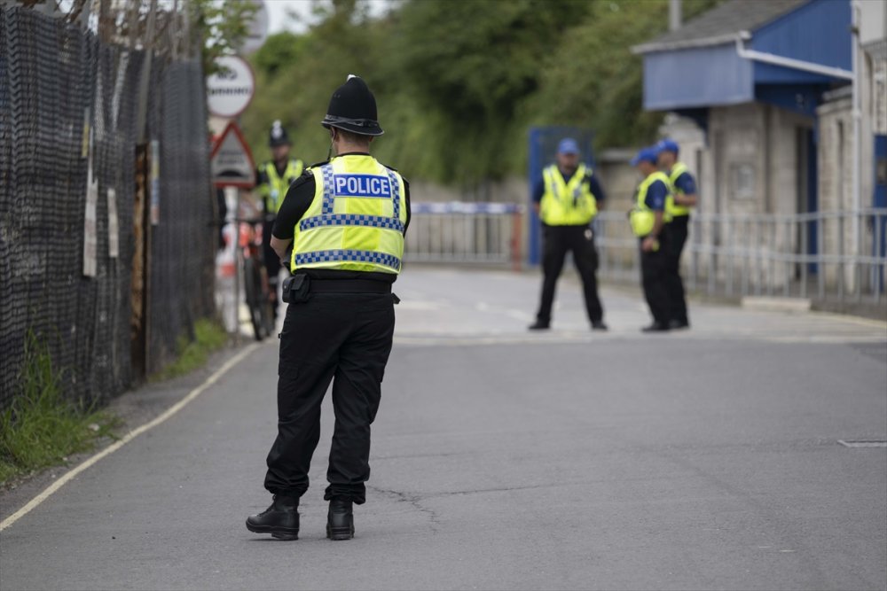 İngiltere'de sığınmacılara kalmaları için hazırlanan gemiye