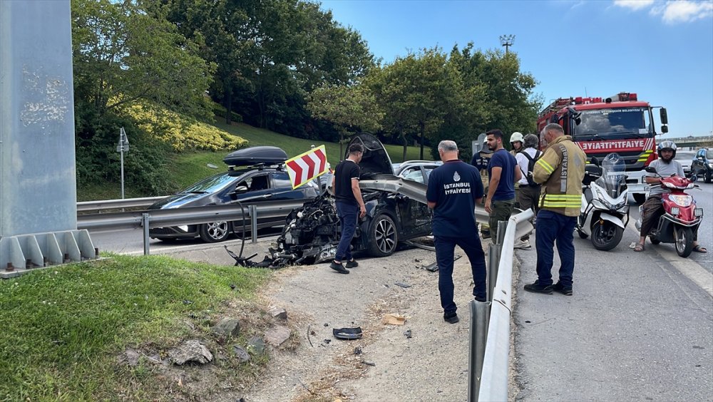İstanbul'da bariyere çarpan araçtaki 1 kişi yaralandı