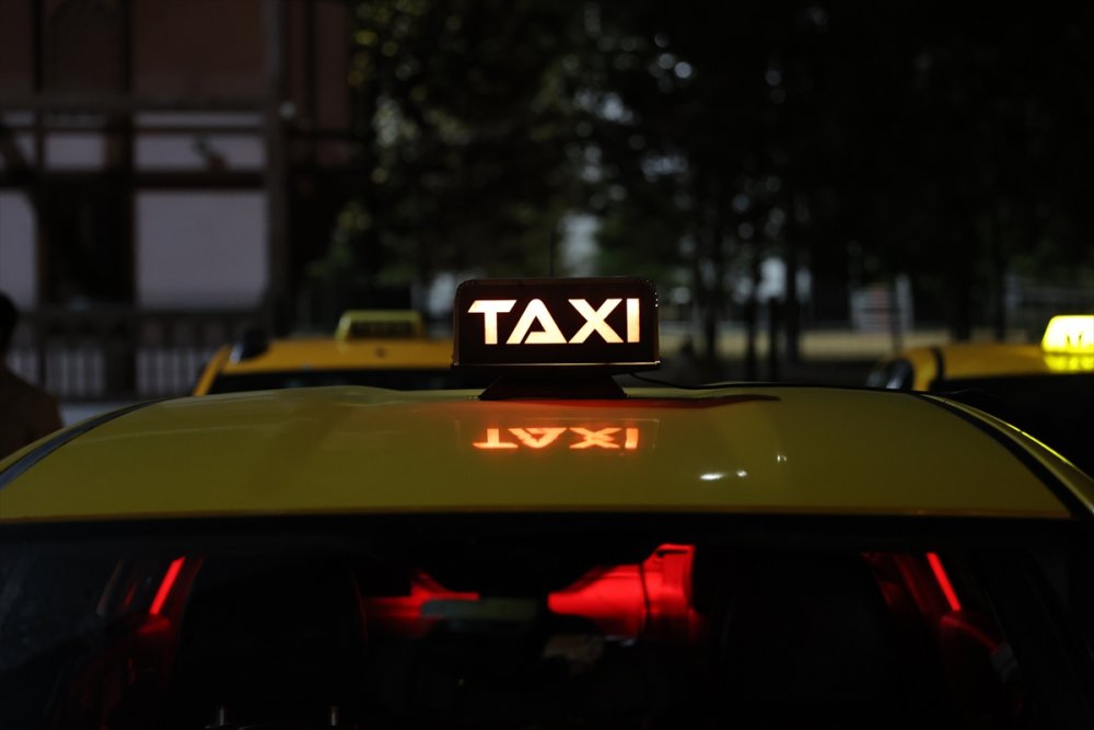 İstanbul'da taksicilerden taksimetre ücretine yüzde 100 zam talebi