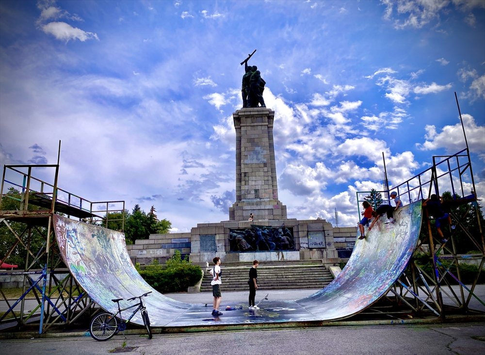 Kızıl Ordu anıtının kaldırılmasına karşı çıktılar