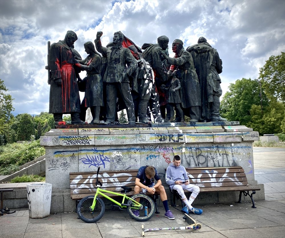 Kızıl Ordu anıtının kaldırılmasına karşı çıktılar