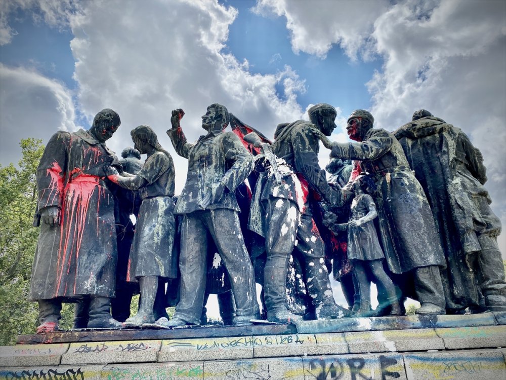 Kızıl Ordu anıtının kaldırılmasına karşı çıktılar