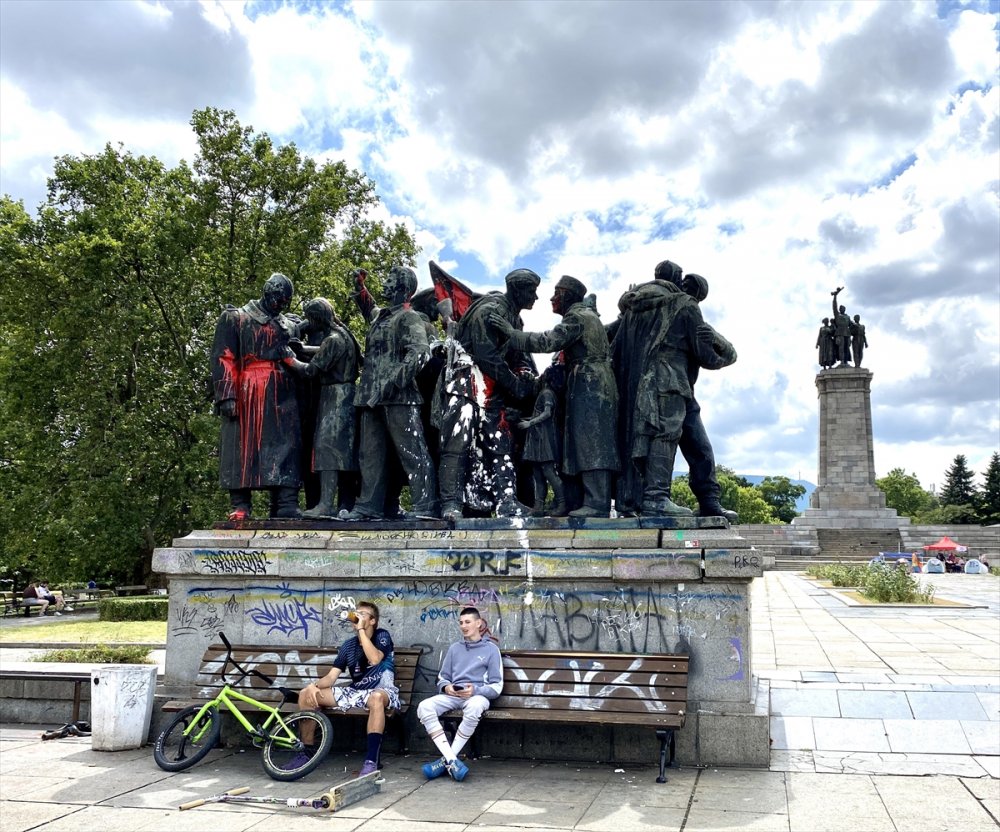 Kızıl Ordu anıtının kaldırılmasına karşı çıktılar