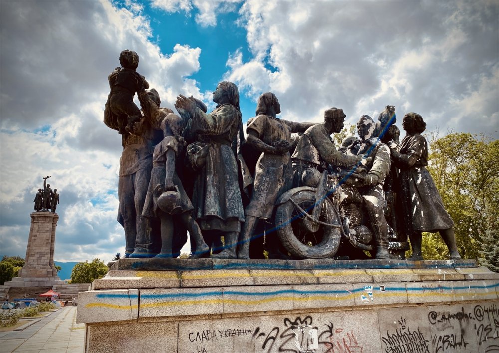 Kızıl Ordu anıtının kaldırılmasına karşı çıktılar