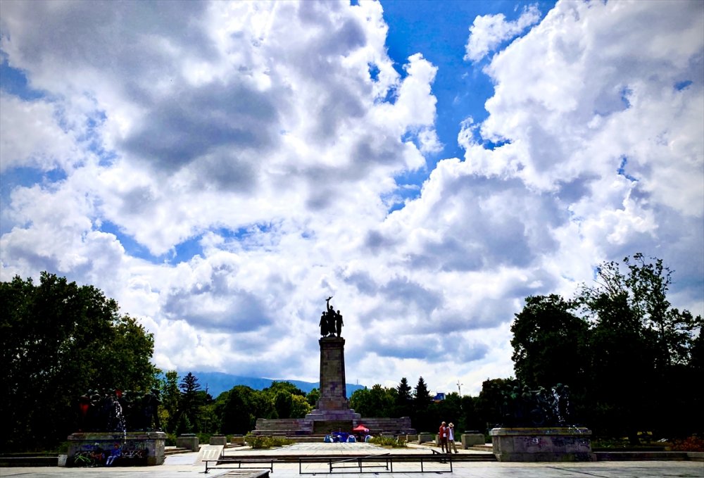 Kızıl Ordu anıtının kaldırılmasına karşı çıktılar