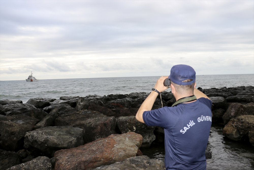 Trabzon'da denizde kaybolan genci arama çalışmaları sürüyor