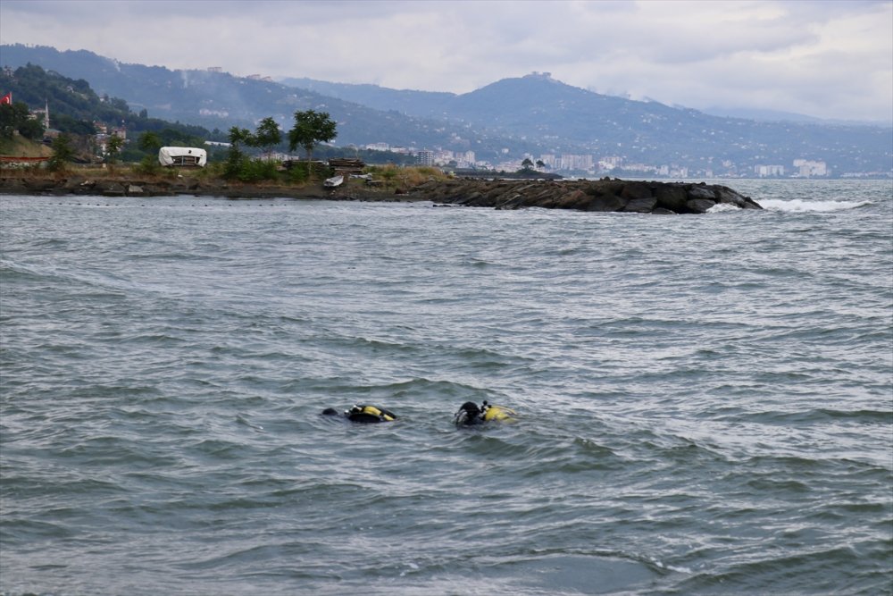 Trabzon'da denizde kaybolan genci arama çalışmaları sürüyor