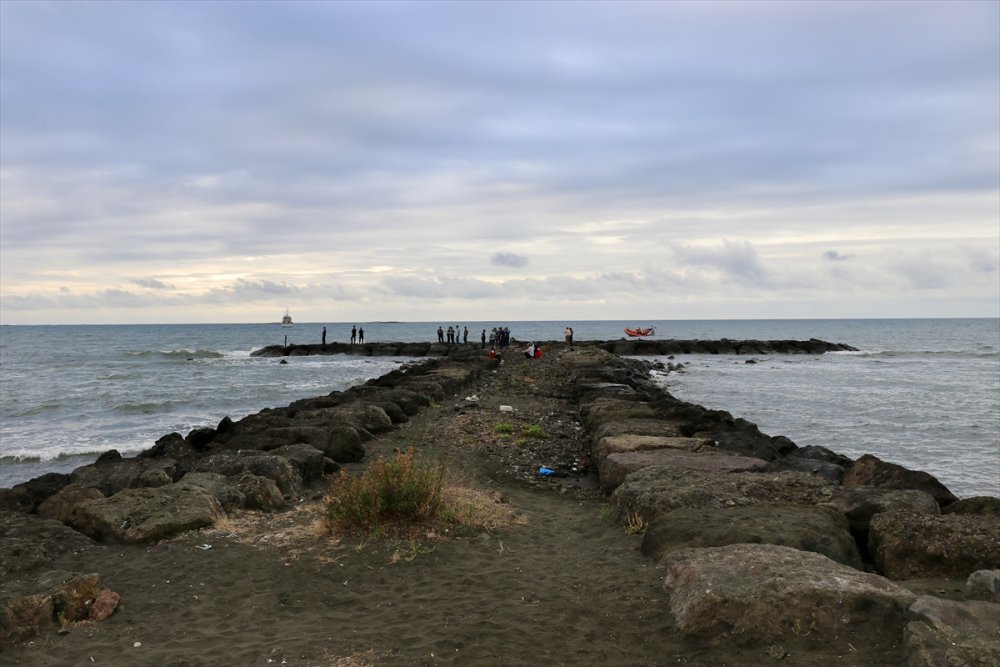 Trabzon'da denizde kaybolan genci arama çalışmaları sürüyor