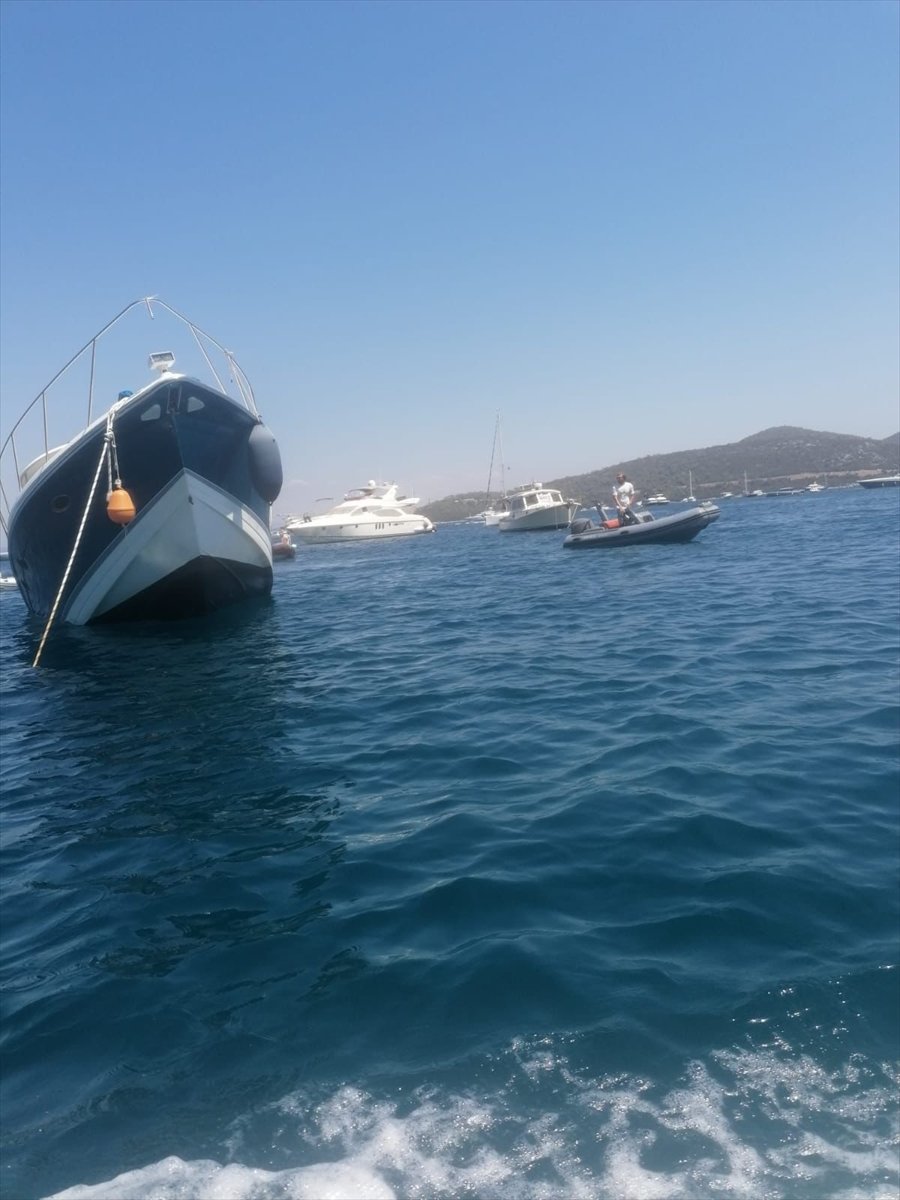 Bodrum'da bir yat kısmen battı