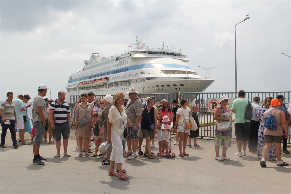 Kruvaziyerle Sinop'a 865 turist geldi