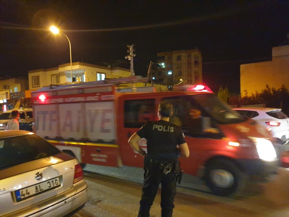 Osmaniye'de hafif ticari araçla çarpışan motosikletteki 2 kişi yaralandı