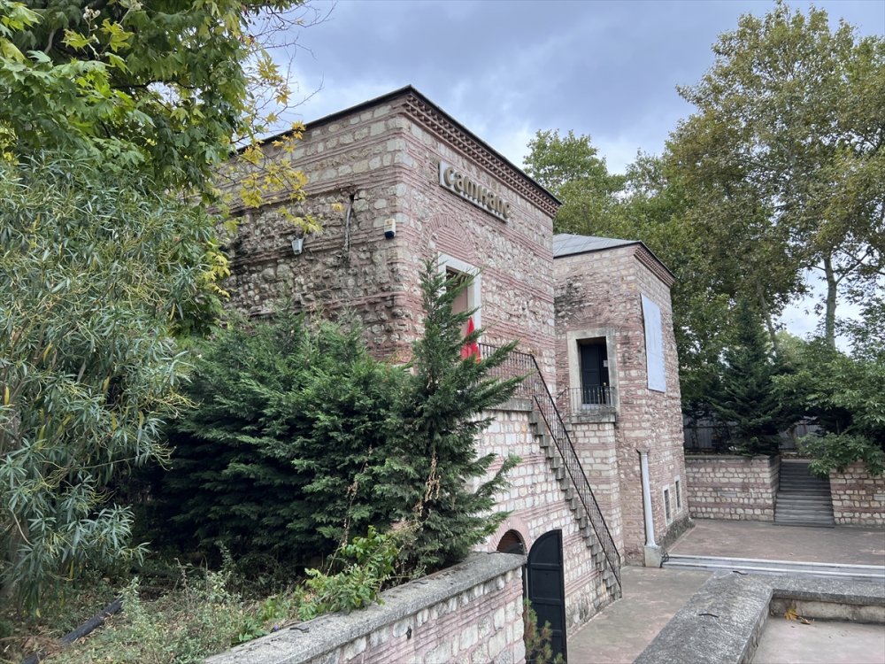 Tahliyesine karar verilen Balat'taki Camhane Sanat Merkezi boşaltıldı