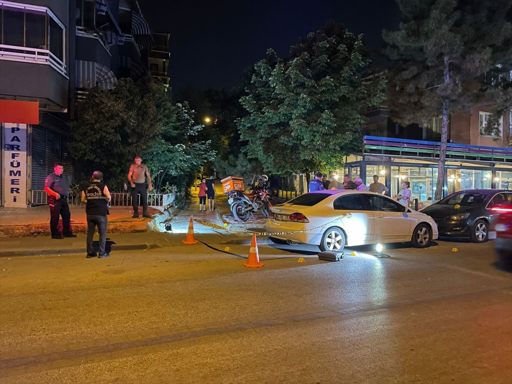 Ankara'da silahlı kavgada 2 kişiyi yaralayan zanlılar otomobille kaçarken 2 yayaya çarptı