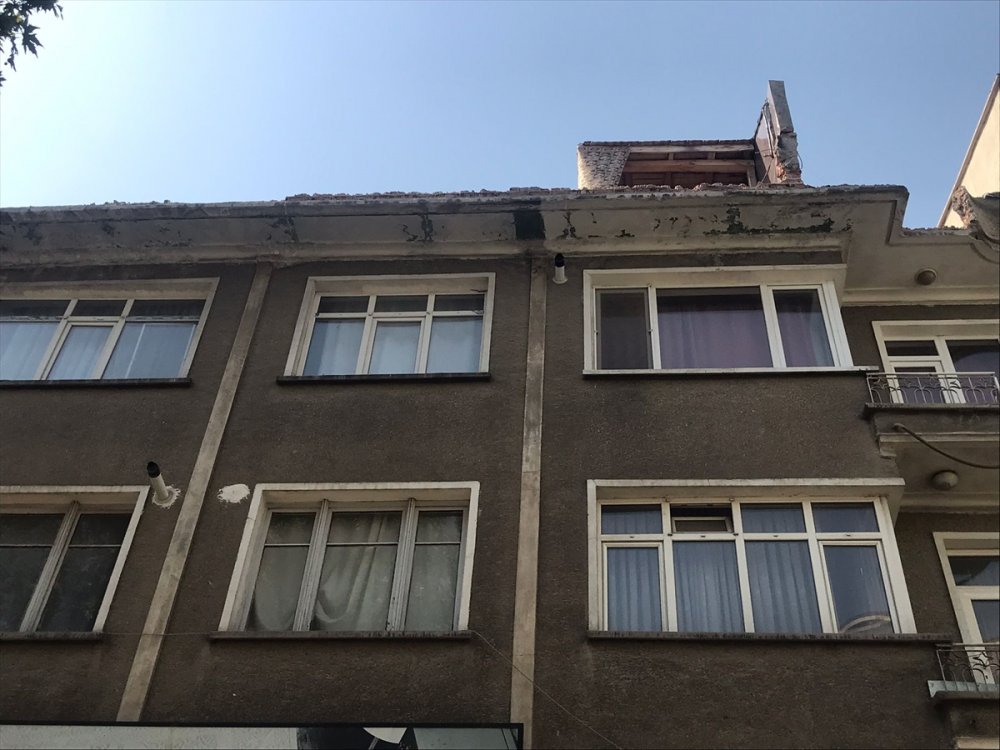 Düşen beton parçalarıyla yaralanan çocuğun tedavisi devam ediyor