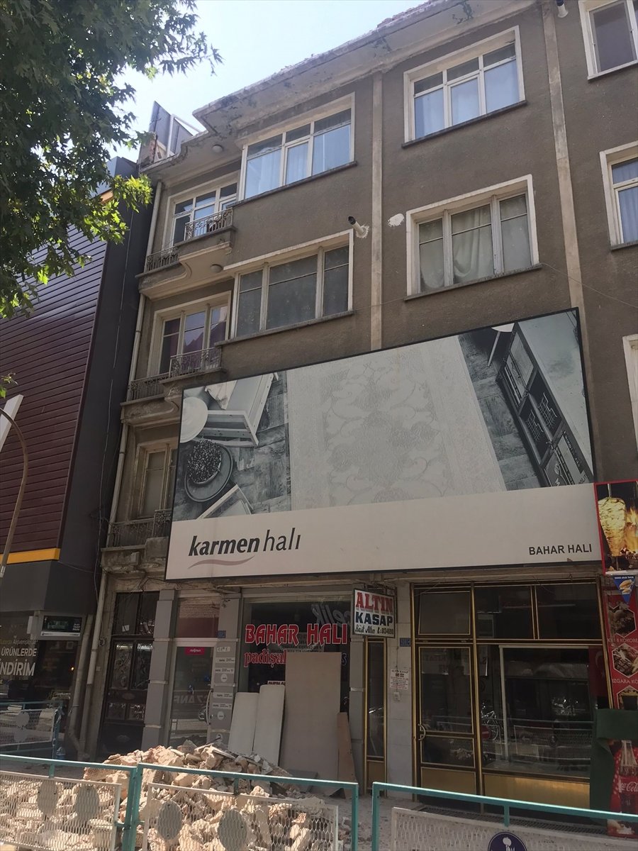 Düşen beton parçalarıyla yaralanan çocuğun tedavisi devam ediyor