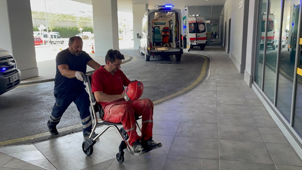 Kocaeli'de tersanede çıkan yangında 10 işçi dumandan etkilendi