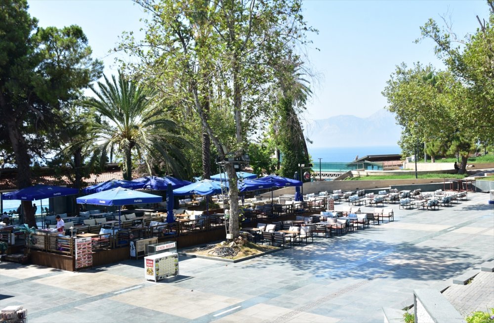 Havalar yanıyor, sokaklar bomboş