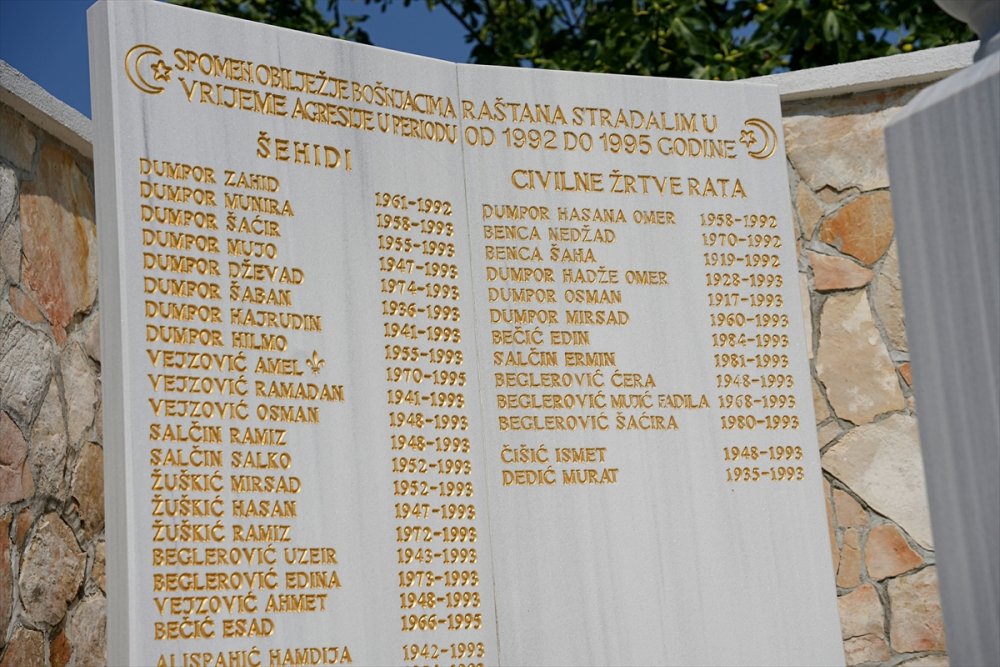 Bosna savaşında Mostar'da katledilen kişiler anıldı