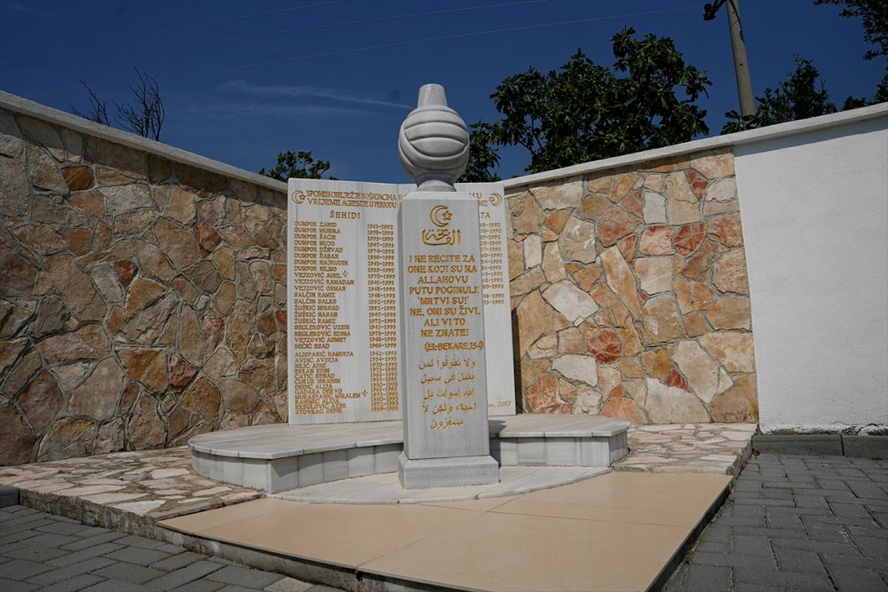 Bosna savaşında Mostar'da katledilen kişiler anıldı
