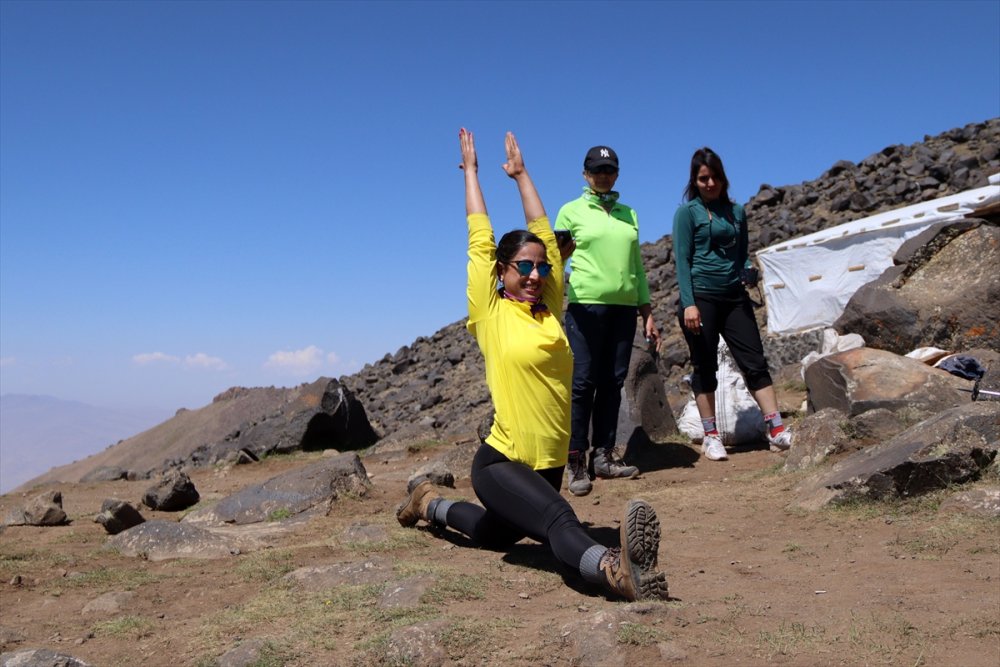 Sporcular Ağrı Dağında 3200 rakımda idman yaptı