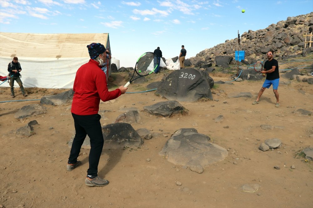 Sporcular Ağrı Dağında 3200 rakımda idman yaptı