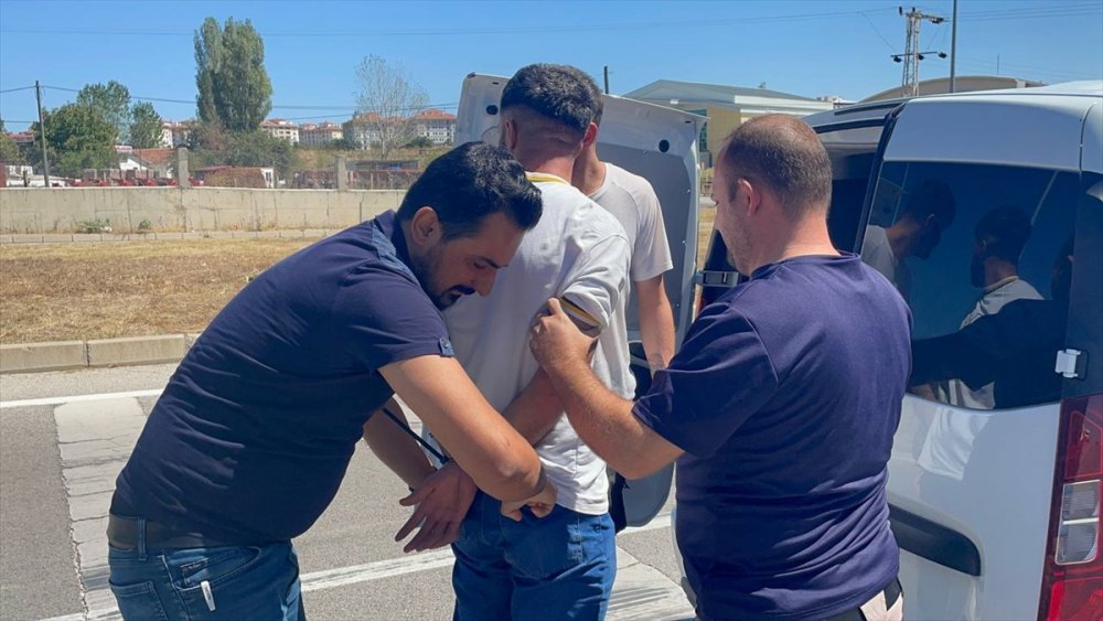 3 kişi mülteci kaçakçılığından gözaltına alındı