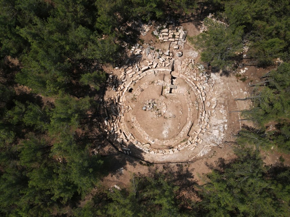 Antik Kenti'te deprem izlerine rastlandı