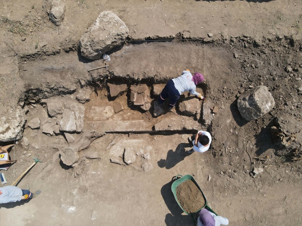 Antik Kenti'te deprem izlerine rastlandı