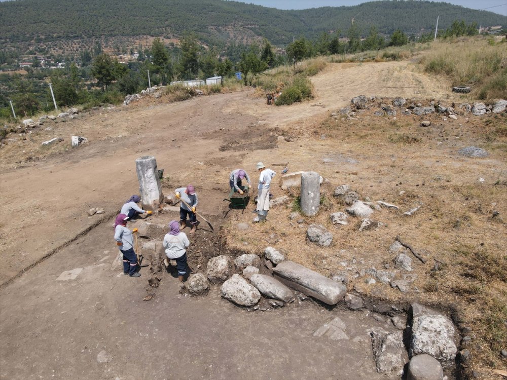 Antik Kenti'te deprem izlerine rastlandı