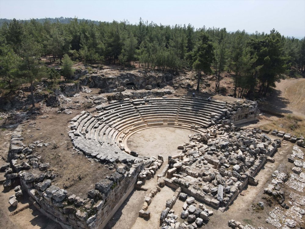 Antik Kenti'te deprem izlerine rastlandı