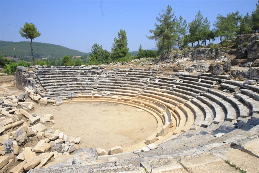 Antik Kenti'te deprem izlerine rastlandı