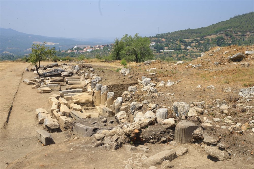Antik Kenti'te deprem izlerine rastlandı
