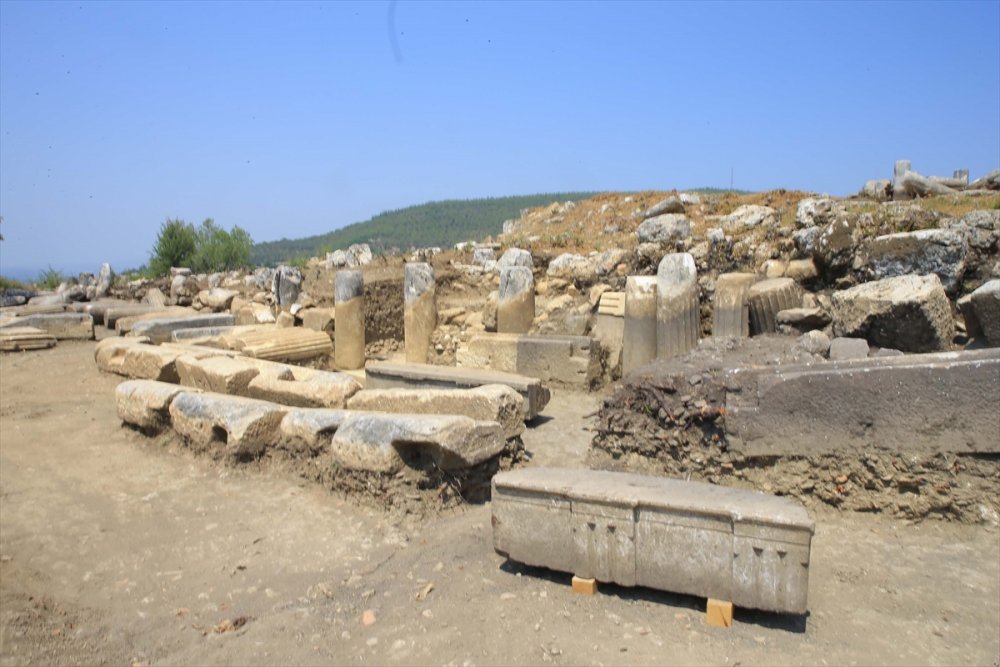 Antik Kenti'te deprem izlerine rastlandı