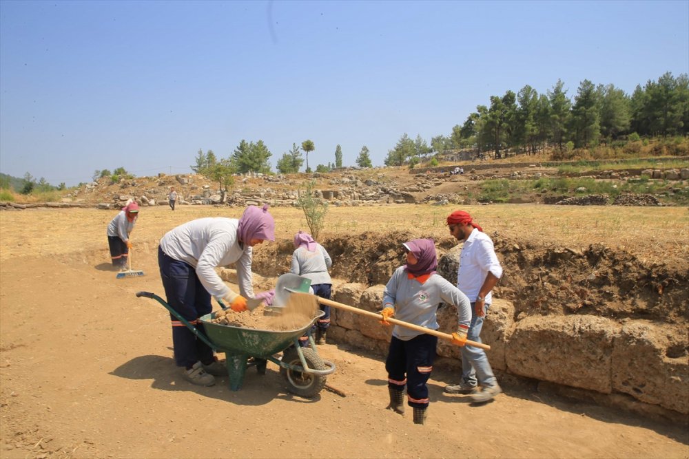 Antik Kenti'te deprem izlerine rastlandı