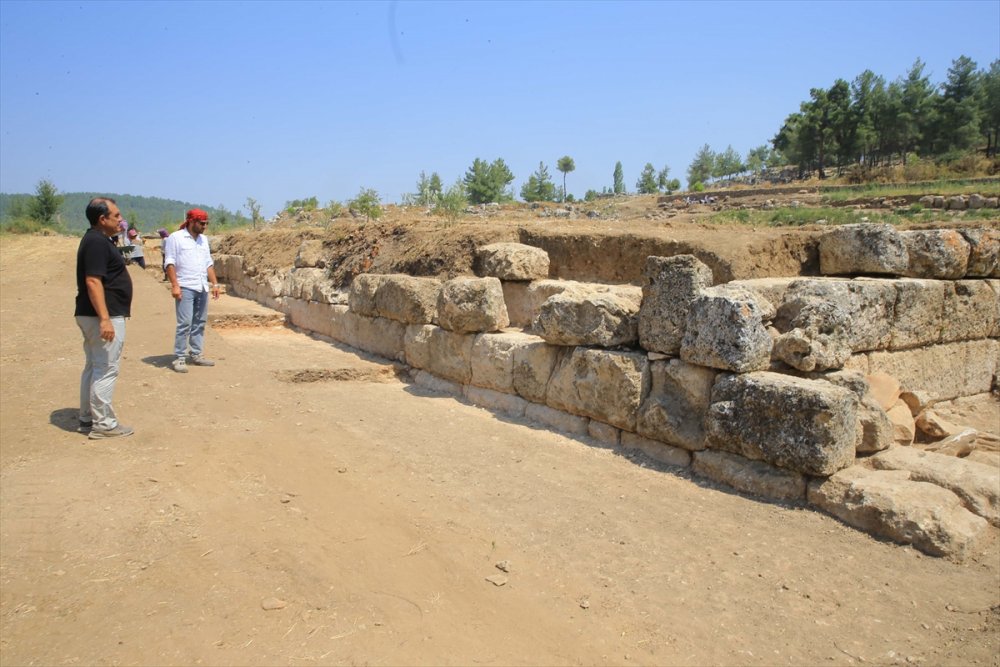 Antik Kenti'te deprem izlerine rastlandı