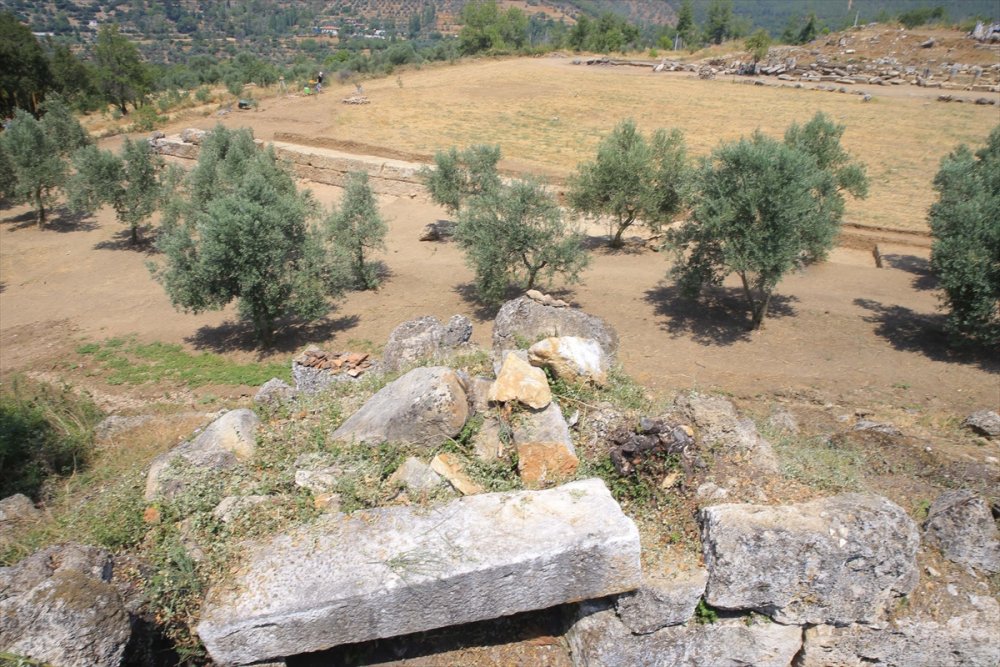 Antik Kenti'te deprem izlerine rastlandı