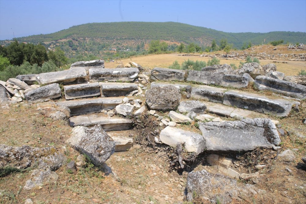 Antik Kenti'te deprem izlerine rastlandı