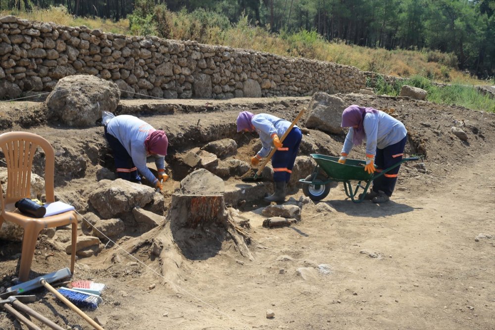 Antik Kenti'te deprem izlerine rastlandı