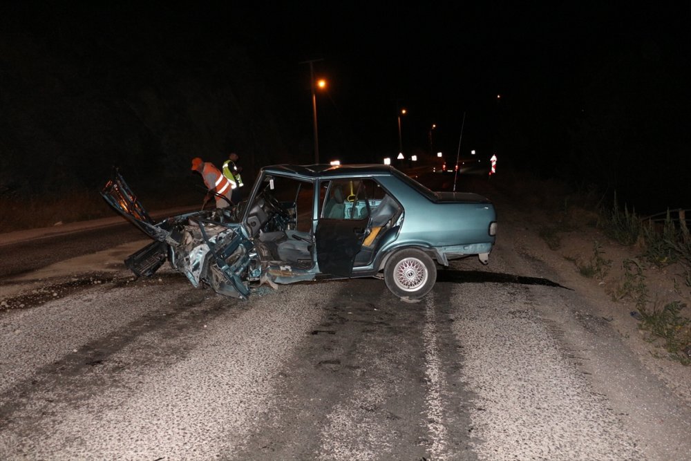 İki arabanın çarpıştığı kazada 7 kişi yaralandı