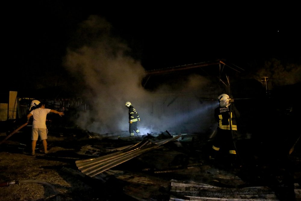 Fethiye'de ahşap atölyesinde çıkan yangın söndürüldü