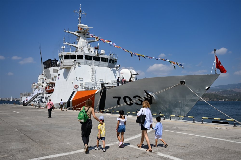 Ziyaretçiler Hayranlıkla İzliyorlar