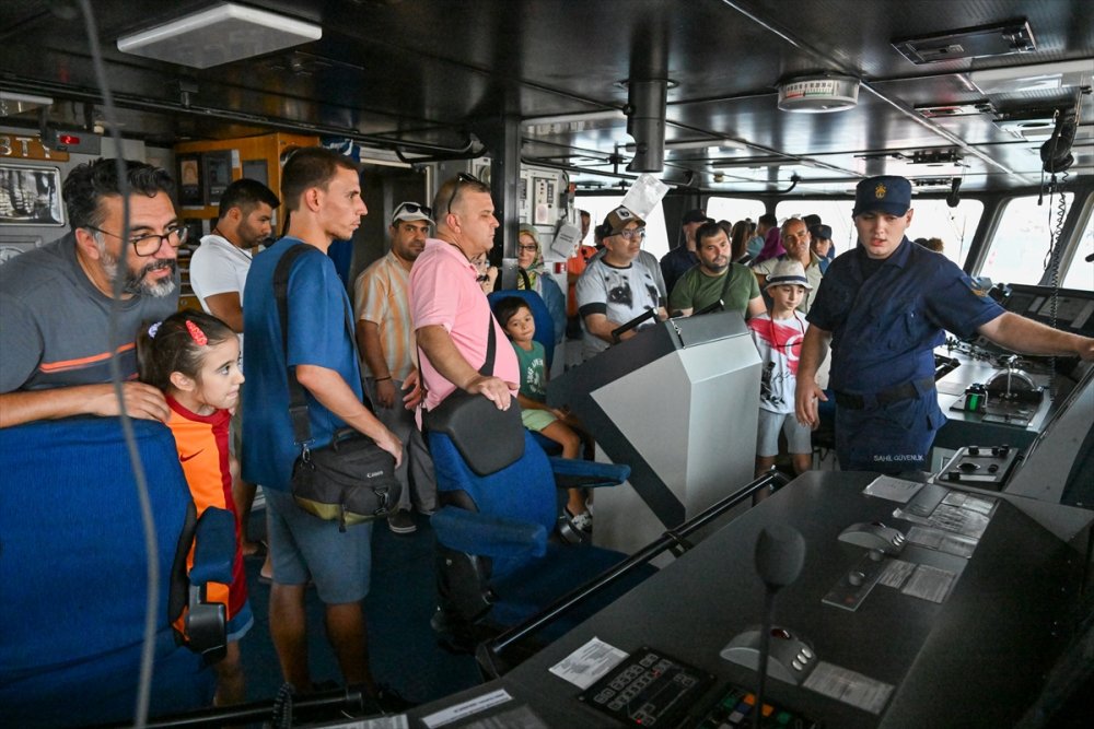 Ziyaretçiler Hayranlıkla İzliyorlar