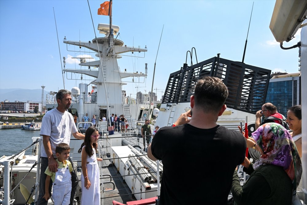 Ziyaretçiler Hayranlıkla İzliyorlar