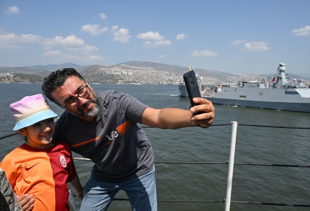 Ziyaretçiler Hayranlıkla İzliyorlar