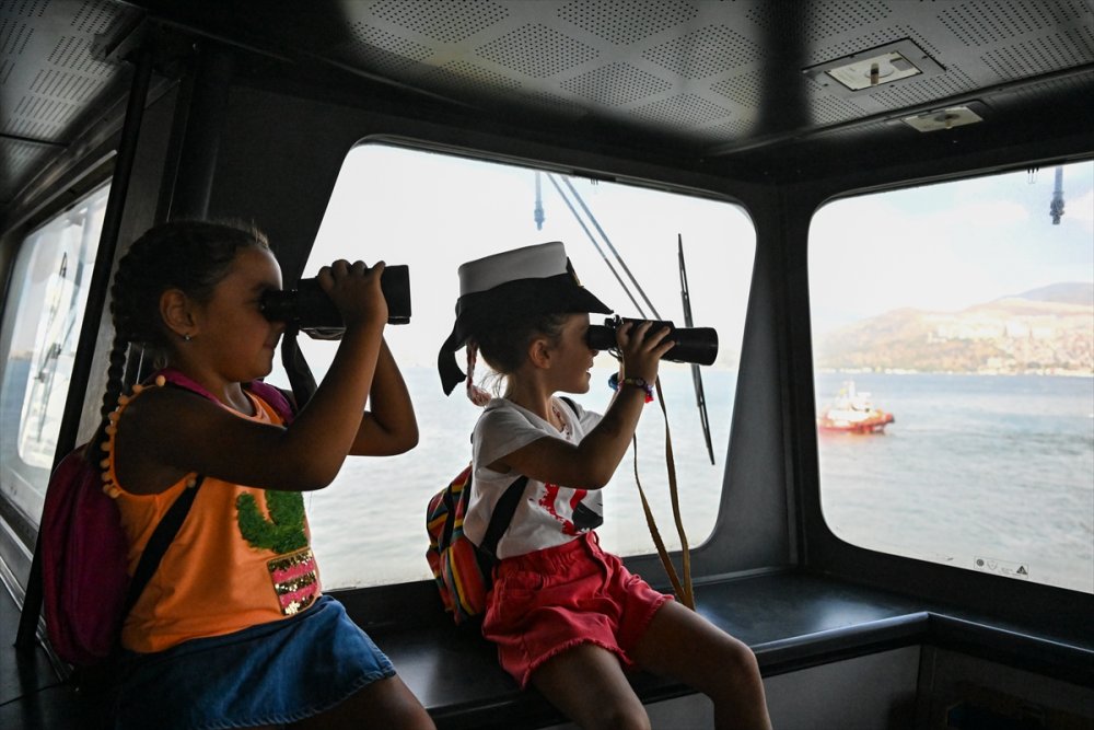 Ziyaretçiler Hayranlıkla İzliyorlar