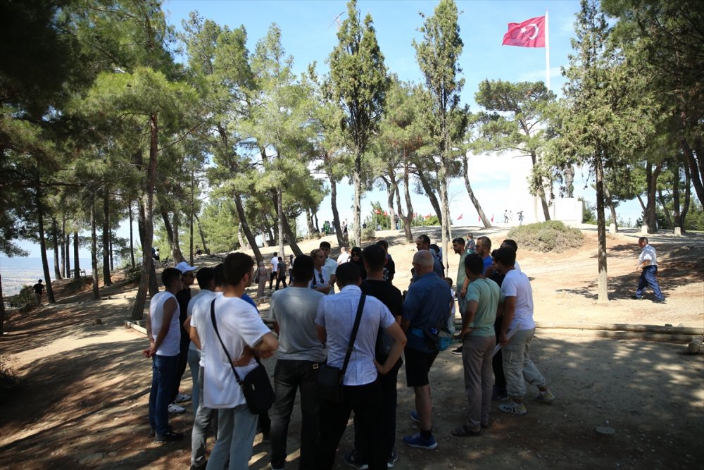 Azerbaycanlı şehit çocukları Çanakkale'deki müze ve şehitlikleri ziyaret etti