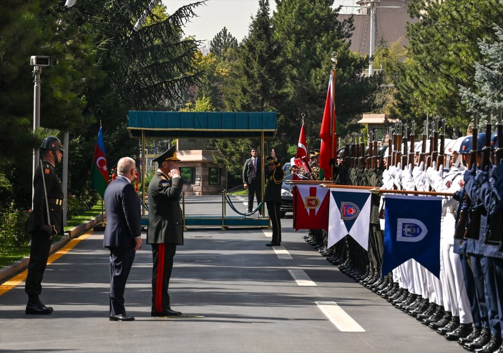 Milli Savunma Bakanı Güler, Azerbaycan Savunma Bakanı ile görüştü