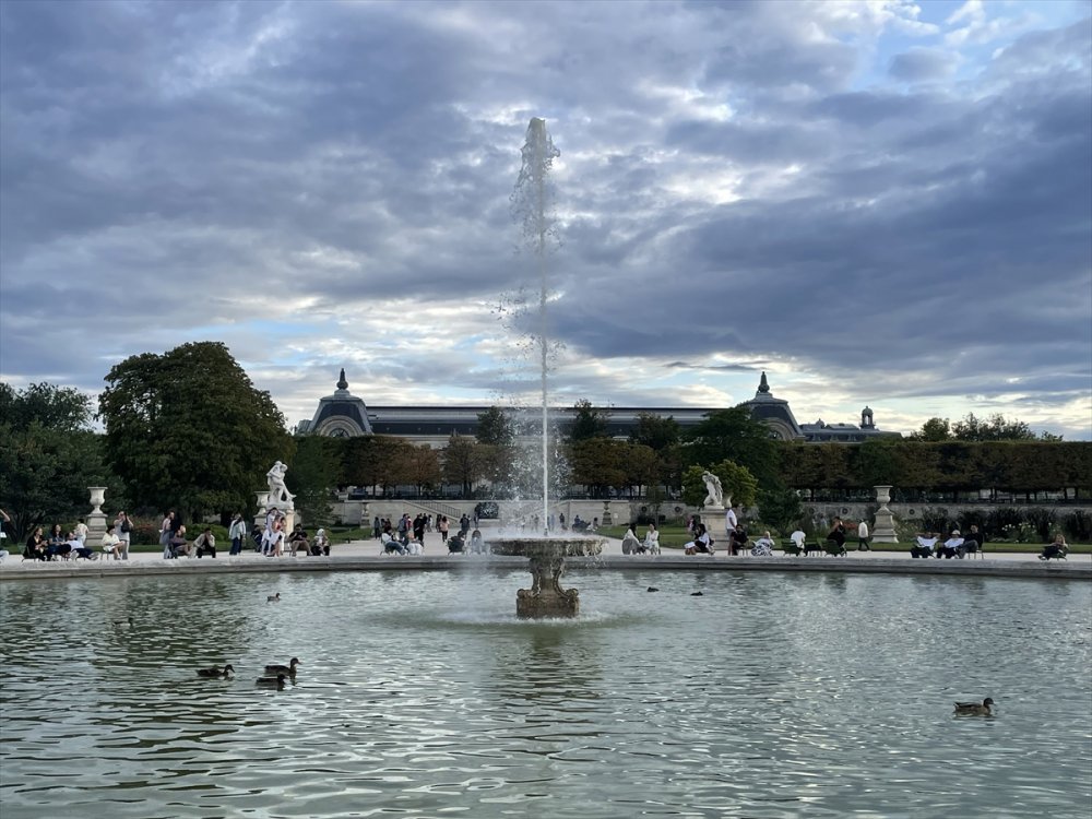 Paris'te Tuileries Bahçesi heykelleriyle bir açık hava müzesi