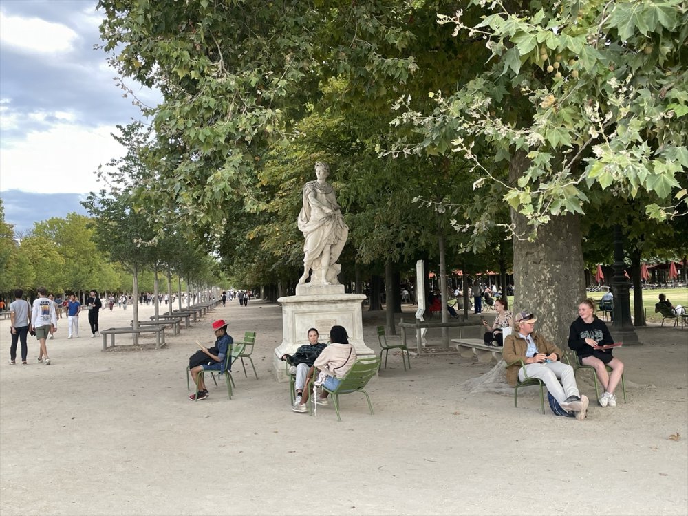 Paris'te Tuileries Bahçesi heykelleriyle bir açık hava müzesi